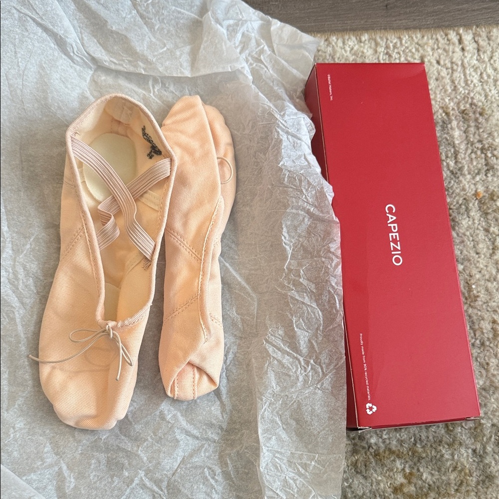 NEW Capezio Women's 2028 Canvas Juliet Ballet Shoe Size 9M